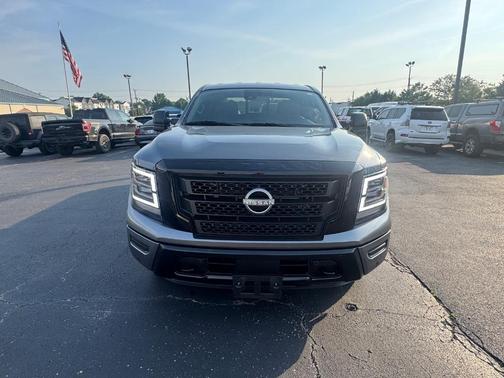 2023 Nissan Titan SV