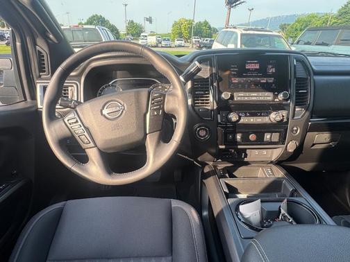 2023 Nissan Titan SV