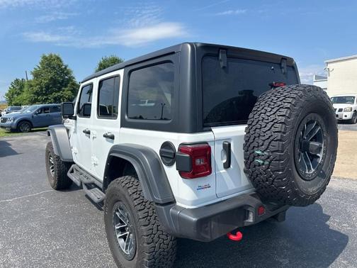 Bright White Clearcoat 2024 Jeep Wrangler Rubicon