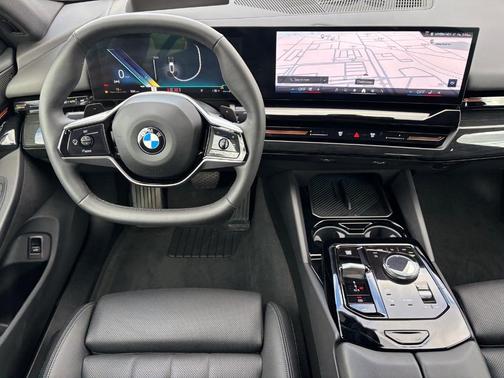 2025 BMW 530 i xDrive