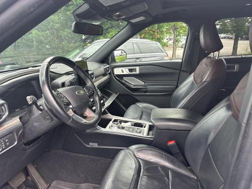 Gray Metallic 2021 Ford Explorer Platinum