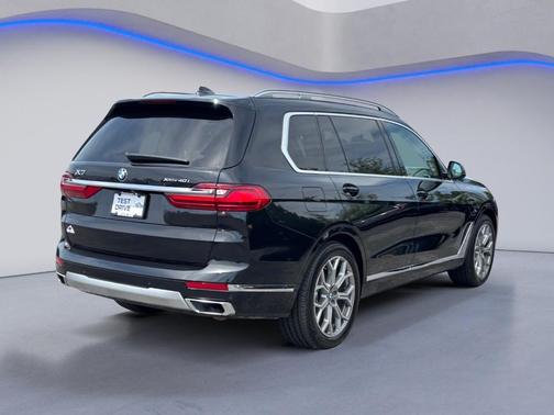 Black Sapphire Metallic 2020 BMW X7 xDrive40i