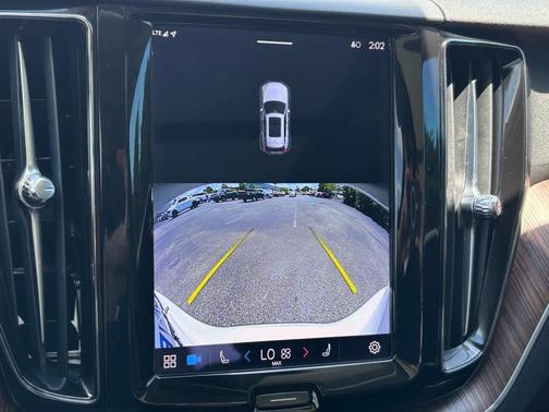 2022 Volvo XC60 Recharge Plug-In Hybrid T8 Inscription Expression