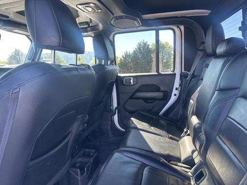 Bright White Clearcoat 2021 Jeep Gladiator Overland