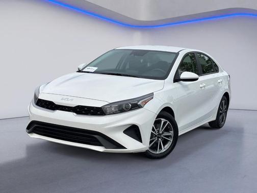 Snow White Pearl 2024 Kia Forte LXS