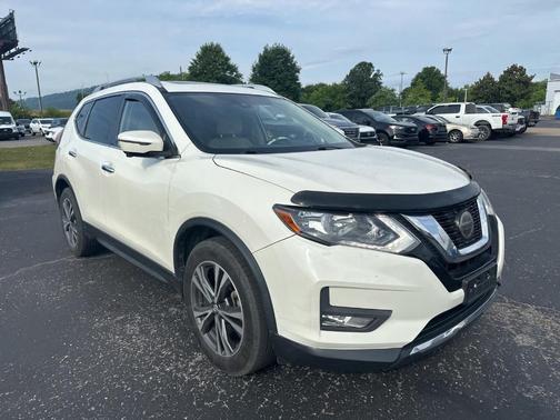 White 2019 Nissan Rogue SV