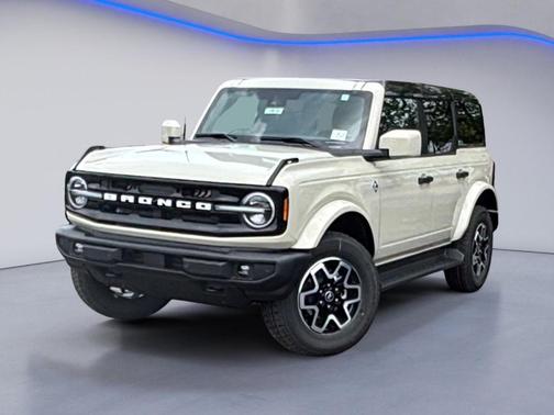 Desert Sand 2026 Ford Bronco Outer Banks
