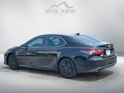2022 Toyota Camry Hybrid LE