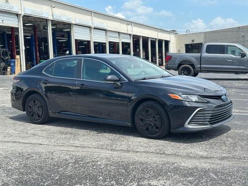 2022 Toyota Camry Hybrid LE