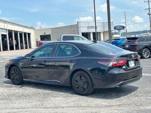 2022 Toyota Camry Hybrid LE