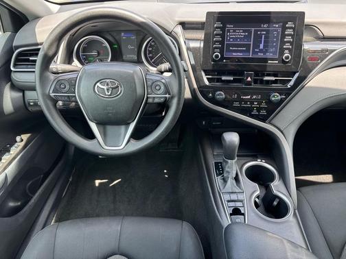 2022 Toyota Camry Hybrid LE