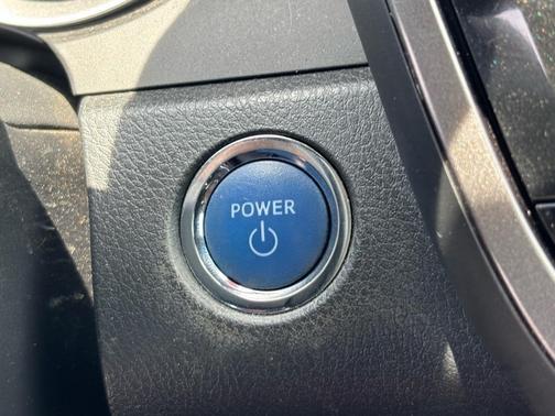 2022 Toyota Camry Hybrid LE