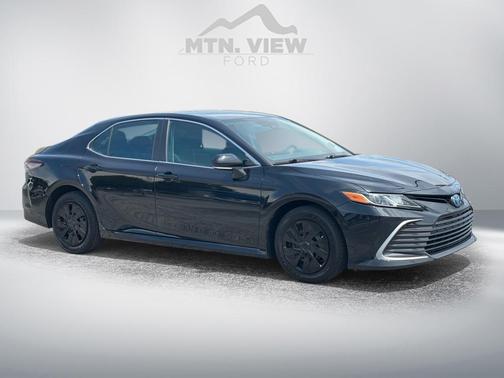 2022 Toyota Camry Hybrid LE