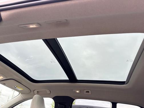 2023 Volvo XC40 B5 Plus Dark Theme