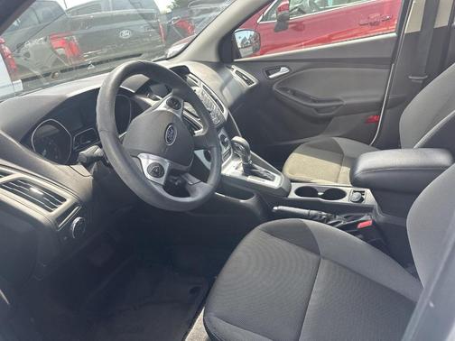Oxford White 2013 Ford Focus SE