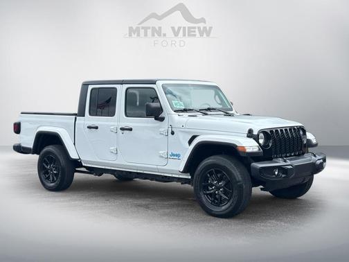 2022 Jeep Gladiator Sport