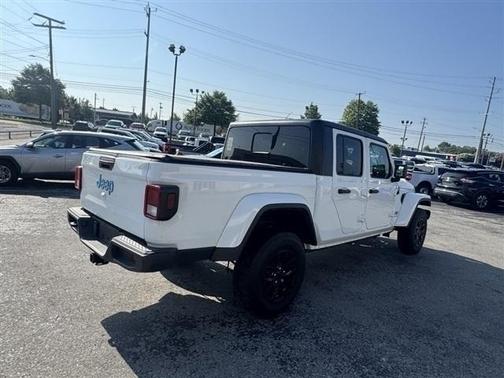 2022 Jeep Gladiator Sport