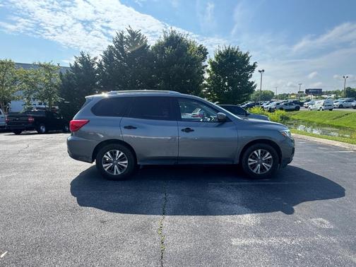 2019 Nissan Pathfinder SL