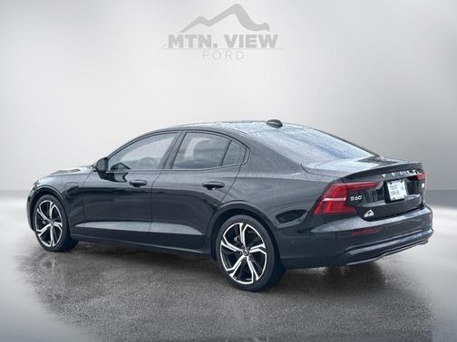 2023 Volvo S60 Recharge Plug-In Hybrid T8 Plus Dark Theme