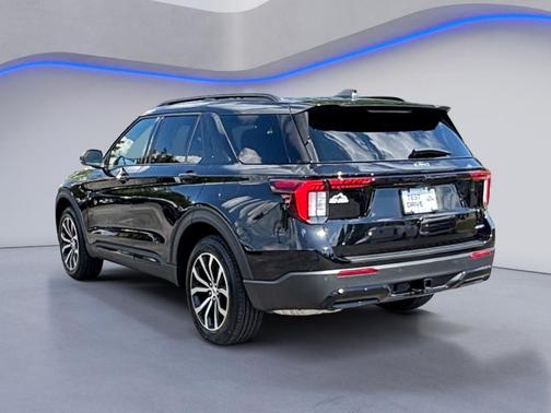 Black Metallic 2026 Ford Explorer ST-Line