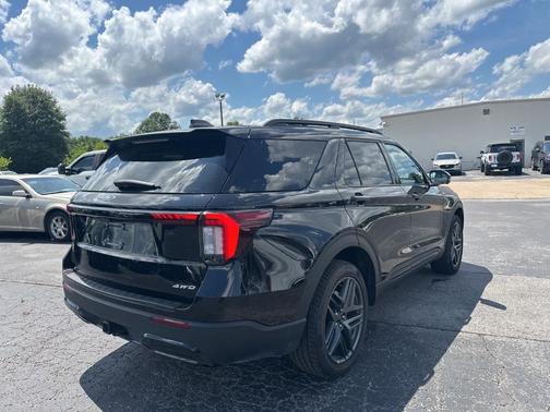 Black Metallic 2025 Ford Explorer ST-Line