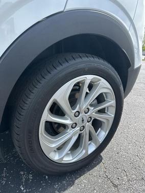 Summit White 2023 Chevrolet Bolt EUV LT