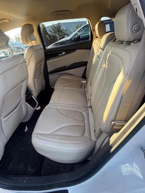 2019 Lincoln Nautilus Select