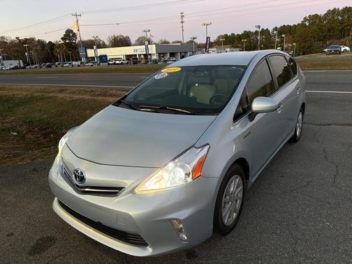 2014 Toyota Prius v Two