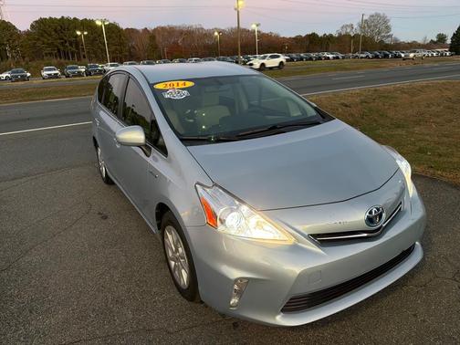 2014 Toyota Prius v Two