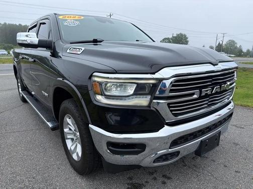 Diamond Black Crystal Pearlcoat 2022 RAM 1500 Laramie