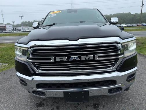 Diamond Black Crystal Pearlcoat 2022 RAM 1500 Laramie