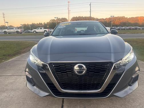 2021 Nissan Altima SR FWD