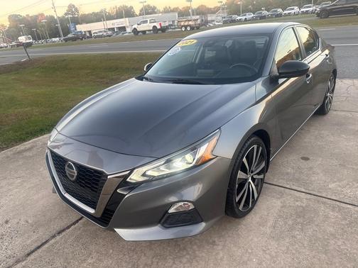 2021 Nissan Altima SR FWD
