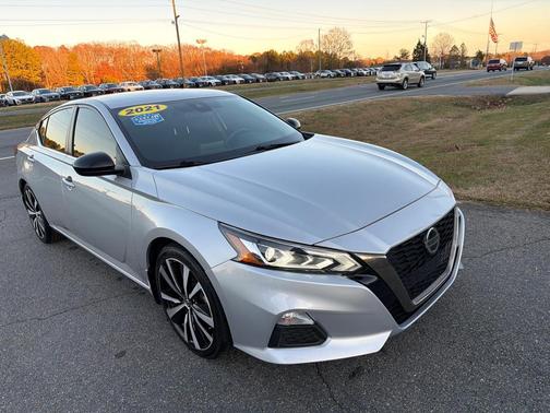 2021 Nissan Altima SR FWD