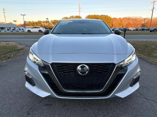 2021 Nissan Altima SR FWD