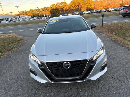 2021 Nissan Altima SR FWD