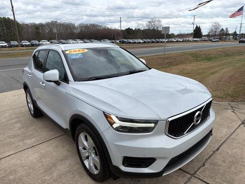 2020 Volvo XC40 T4 Momentum