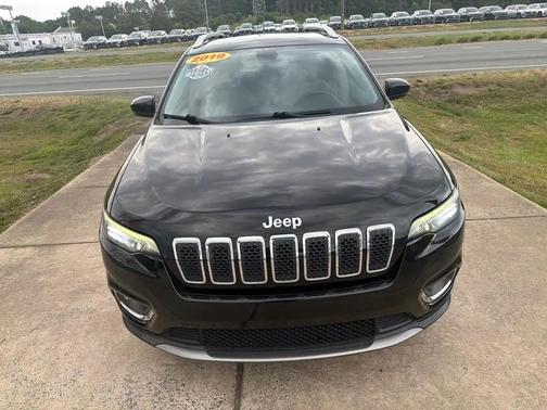 Diamond Black Crystal Pearlcoat 2019 Jeep Cherokee Limited
