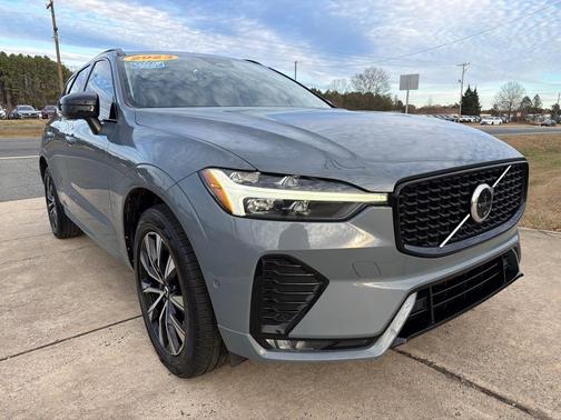 2023 Volvo XC60 B5 Plus Dark Theme
