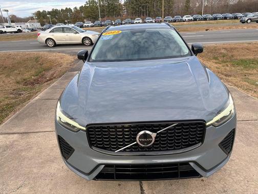 2023 Volvo XC60 B5 Plus Dark Theme
