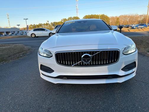 2018 Volvo S90 T5 Momentum