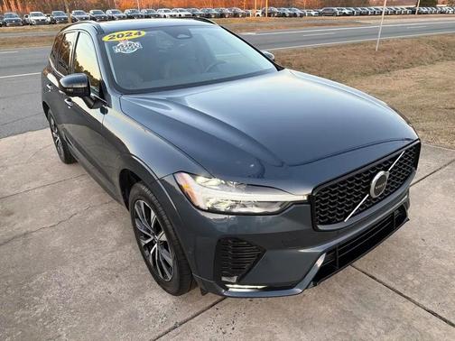 2024 Volvo XC60 B5 Plus Dark Theme