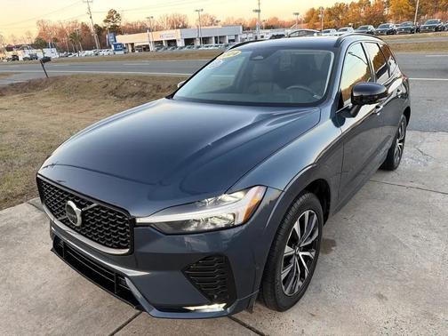 2024 Volvo XC60 B5 Plus Dark Theme