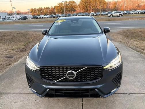 2024 Volvo XC60 B5 Plus Dark Theme