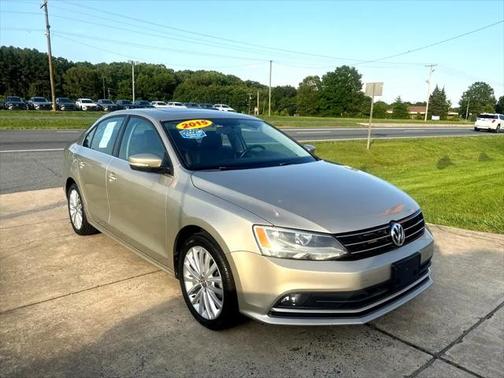 2015 Volkswagen Jetta Auto SE w/Connectivity/Navigation