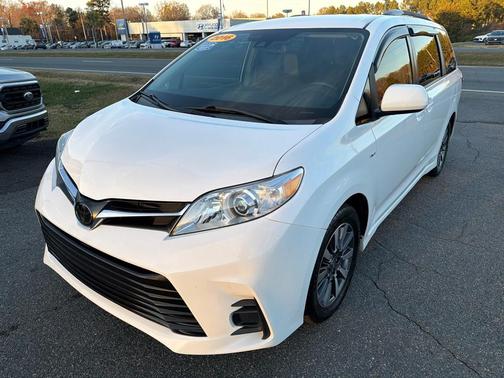 2020 Toyota Sienna LE