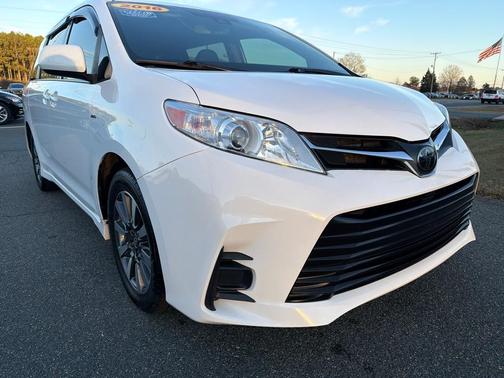 2020 Toyota Sienna LE