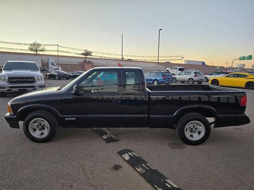 1995 Chevrolet S-10 Base