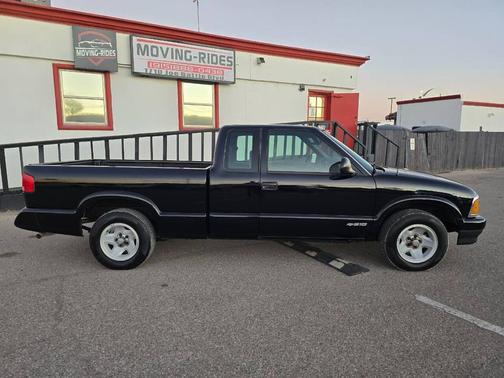 1995 Chevrolet S-10 Base