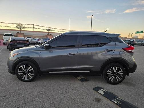 2020 Nissan Kicks SR